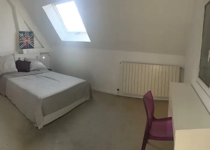 Karmel Avenue Des 2 Chateaux 게스트하우스 Guermantes